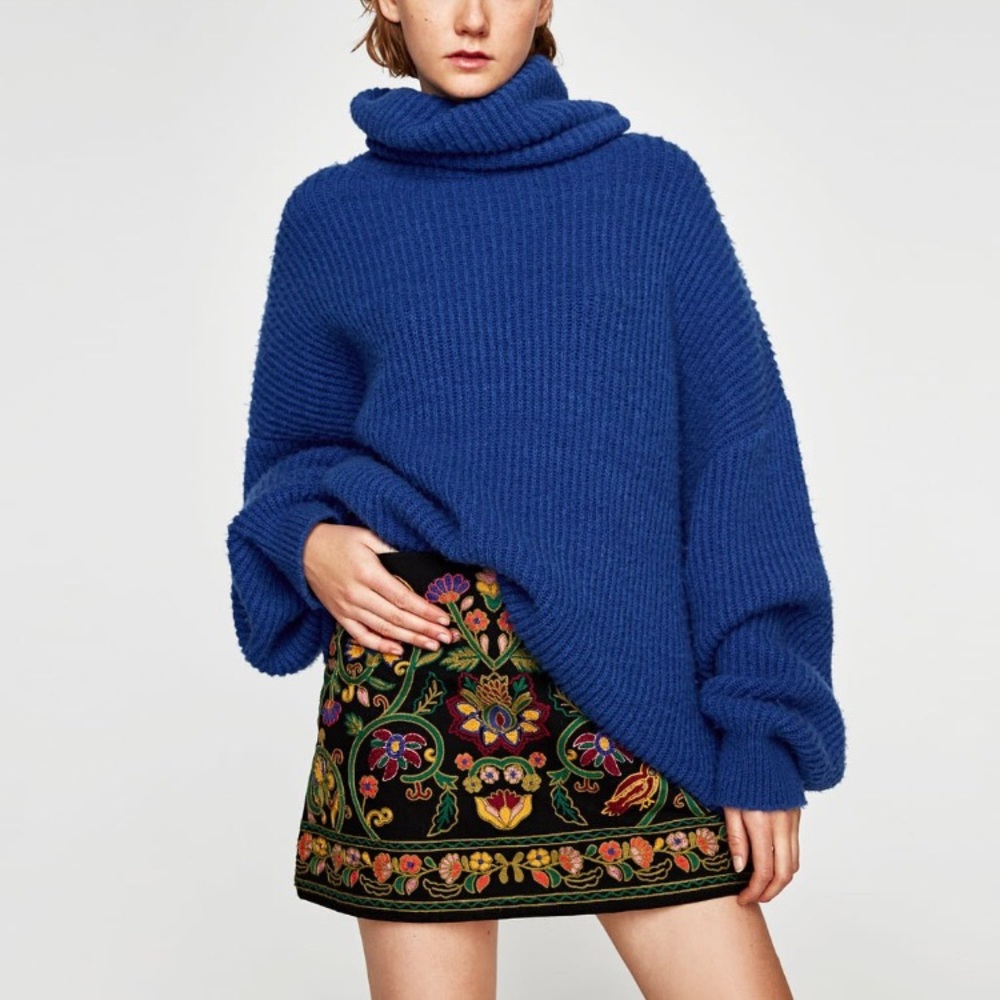 NWT Embroidered mini skirt